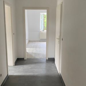 - 3 - Raumwohnung und Aussenstellplatz in Pirna, ALLES NEU, Erstbezug - Photo 2