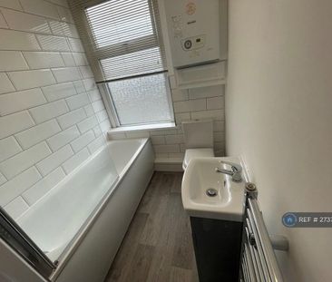 2 bedroom end of terrace house to rent - Photo 4