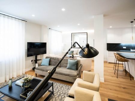 Excellent 3 Bedroom apartment for rent in Recoletos, Madrid - Photo 3