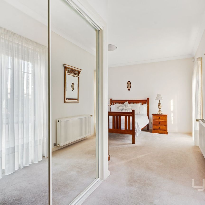 10 McGuire Court, GREENVALE - Photo 1