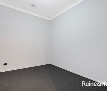 Brand new Family Home in Cranbourne East - $600/week - Photo 5