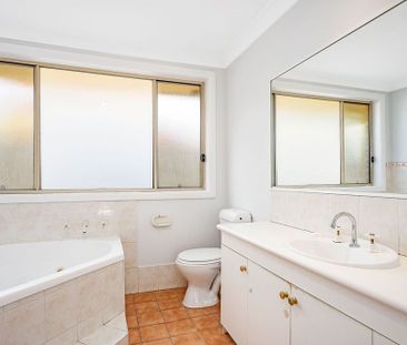 Spacious Family Home - Converted Garage - Photo 1