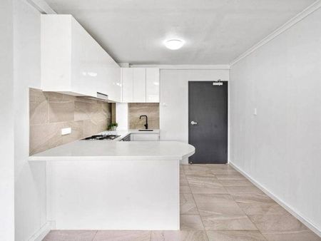 Modern Two Bed Two Bathroom Unit in Mount Gravatt East - Photo 5