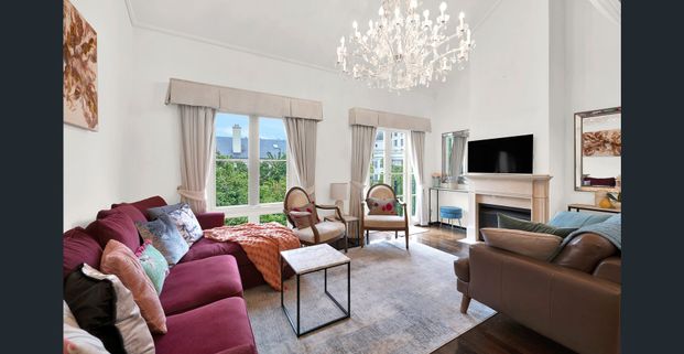 Fully furnished Apartment in the heart of East Melbourne - Photo 1