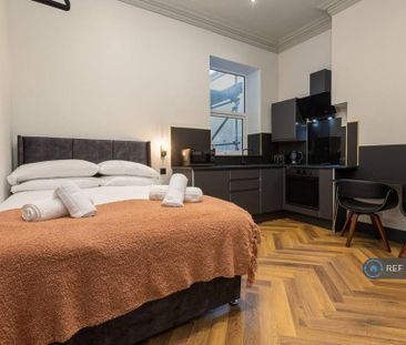 Studio to rent - Photo 2