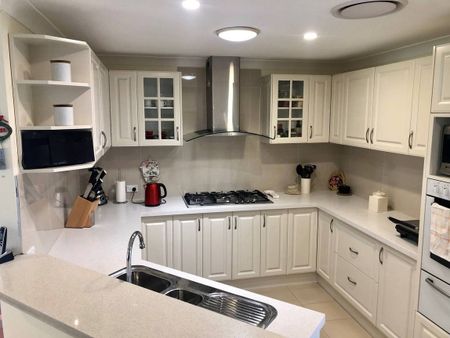 7 Medwin Place, Quakers Hill NSW 2763 - House For Rent | Domain - Photo 4