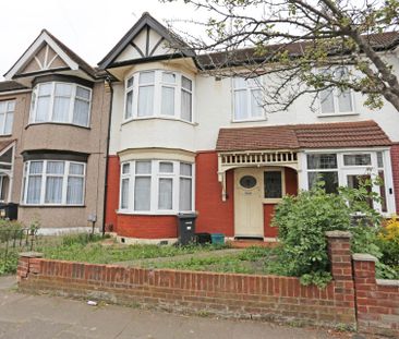 Price £2,500 pcm - Available Now - Part Furnished - Photo 2