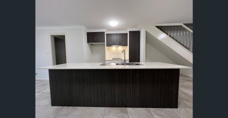 **JUST MOVE IN, NEARLY NEW 4-BEDROOM TOWNHOUSE - Photo 5