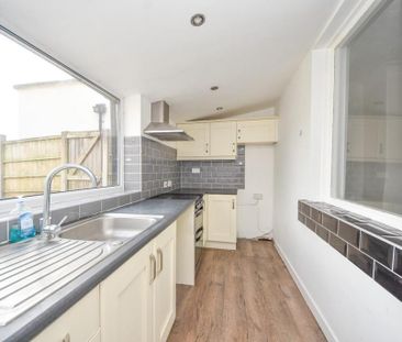 2 bedroom end of terrace house to rent - Photo 6