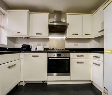 2 bedroom terraced house to rent - Photo 4