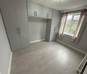 Hayes, UB3 - Photo 3