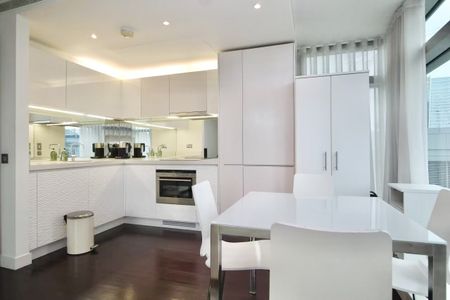 Pan Peninsula Square, London - Photo 2