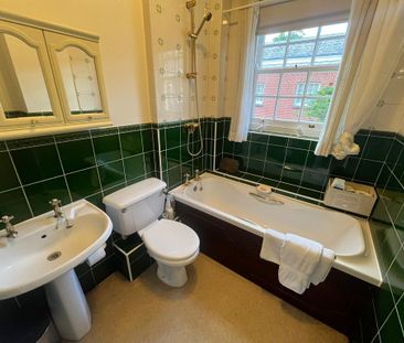 3 bedroom mews to rent - Photo 6