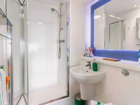 Silver En Suite - Photo 2