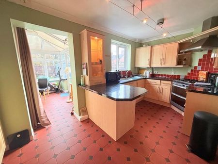 3 bedroom semi-detached house to rent - Photo 5