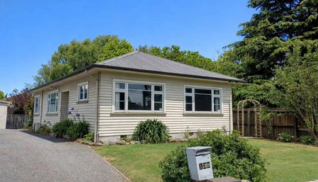 Warm, Cosy Three Bedroom Home - Photo 3