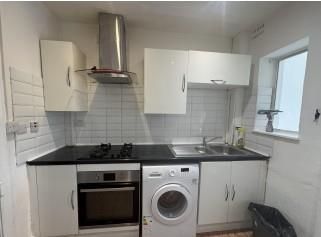 3 bedroom end of terrace house to rent - Photo 4