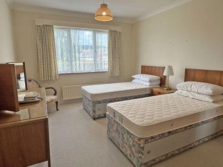 2 bedroom detached bungalow to rent - Photo 2