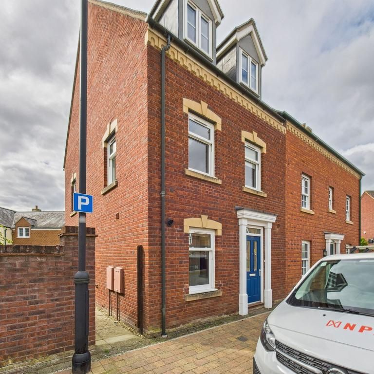 4 bedroom semi-detached house to rent - Photo 1