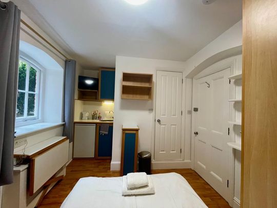 BILLS INCLUDED - Studio apartment to rent in Hammersmith, London W6 - Photo 1