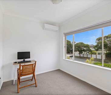 IDEAL LOCATION, CLOSE TO BEACH & SHOPS - Photo 4