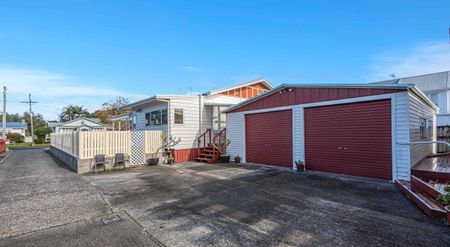 Three Bedroom Home in Kensington - Photo 3