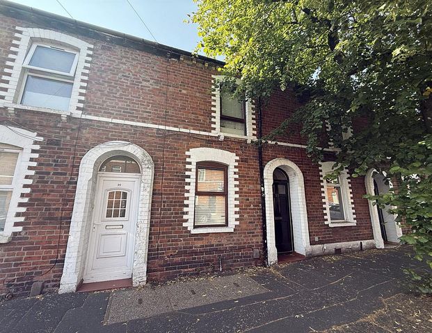 35 Donegall Avenue, Belfast BT12 6LS - Photo 1