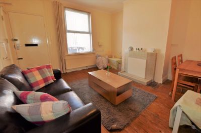 2 bedroom House in Harold View, Leeds - Photo 4