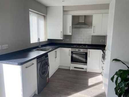 3 bedroom House To Let - Photo 5