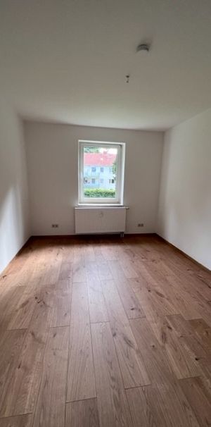 Charmante 3-Zimmer-Etagenwohnung in Herford  50,7 m² mit Badfenster und Gasheizung - Photo 1