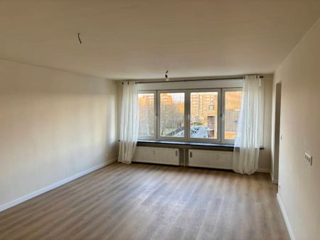 Volledig gerenoveerd appartement met 2 kamers te Frans Van Ryhovelaan - Photo 2