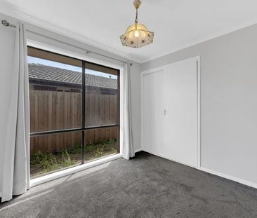 52 Willora Crescent, Cranbourne West - Photo 4