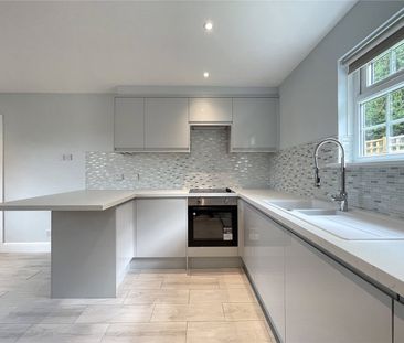 Skyfield Manor, West End Lane - Photo 2