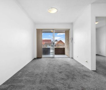 One bedroom unit close to everything you need! - Photo 3