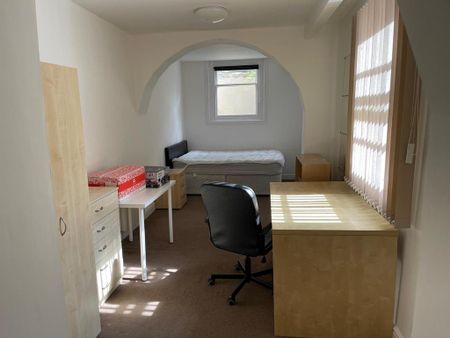 3 bedroom flat to rent - Photo 2