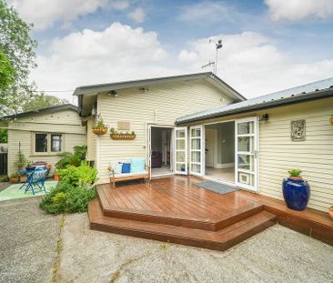 Charming 4BR 2 Bath Hokowhitu Home w/ Garden - Photo 2