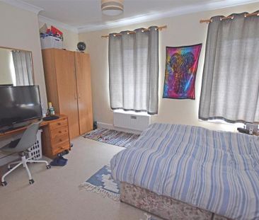 4 bedroom terraced house to rent - Photo 2