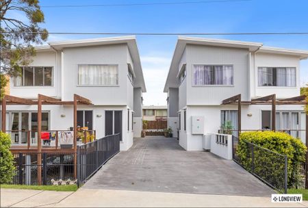 Spacious & Modern 4-Bedroom Townhouse in Taringa with Ducted Air Conditioning! - Photo 5