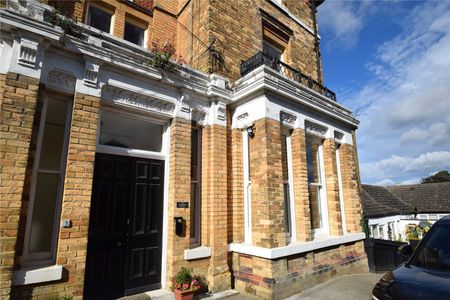 1 bed apartment to rent in Cromwell Parade, Scarborough, YO11 - Photo 3