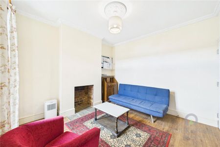 1 bedroom in a house share to rent - Photo 2