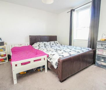 3 bedroom detached house to rent - Photo 6