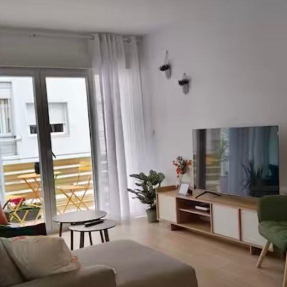 2 room luxury Flat for rent in Granada, Spain - Photo 1