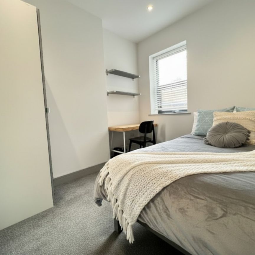 2 bed Apartment for Rent - Photo 1