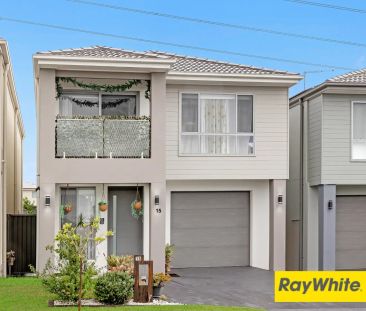 Immaculate 5-Bedroom Townhouse Offering Space, Style & Family Comfort - Photo 5