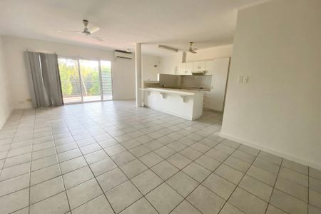 BREEZY 2 BEDROOM UNIT! - Photo 3