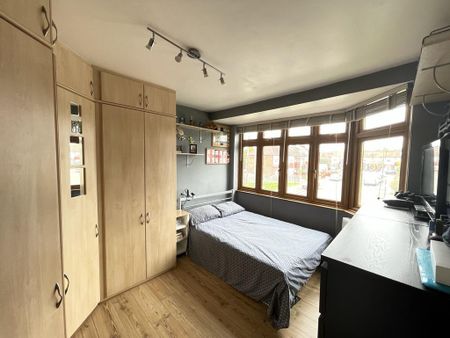 4 bedroom terraced house to rent - Photo 3