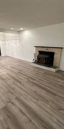 3 bedroom, 1.5 bathroom Upper for rent - Photo 1