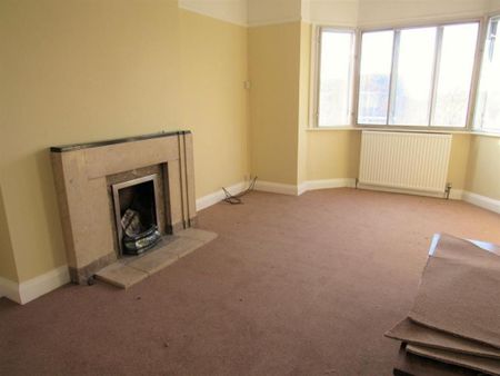 14 Hilldown Court, Streatham High Road, London, SW16 3NU - Photo 3