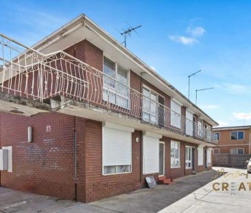 “MODERN COMFORT IN A PRIME LOCATION” - Photo 1