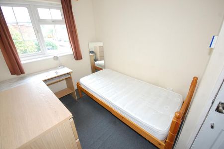 3 bedroom end of terrace house to rent - Photo 4